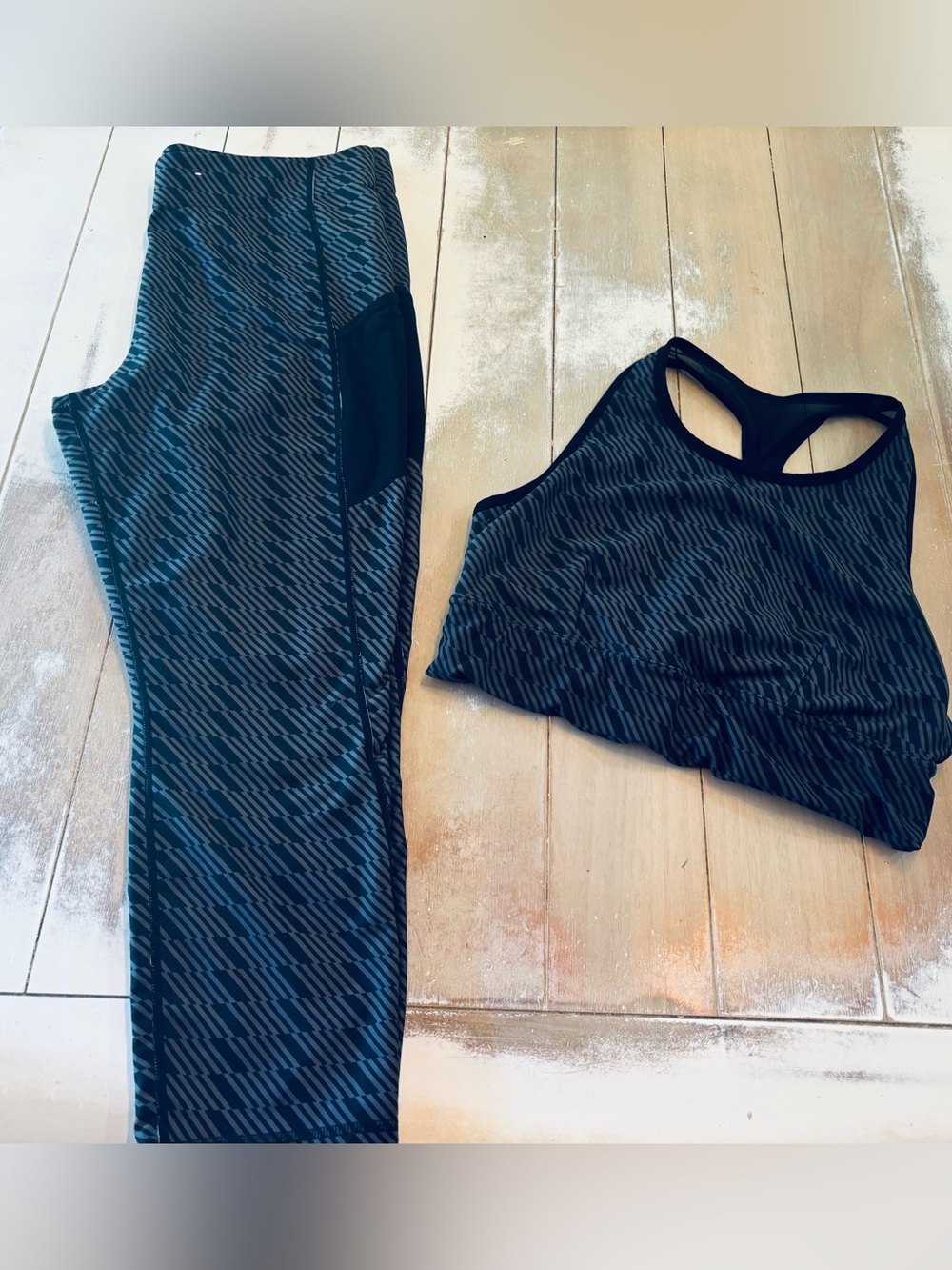 Sports Illustrated Swim Black & Teal Patterned Sports Bra and Leggings